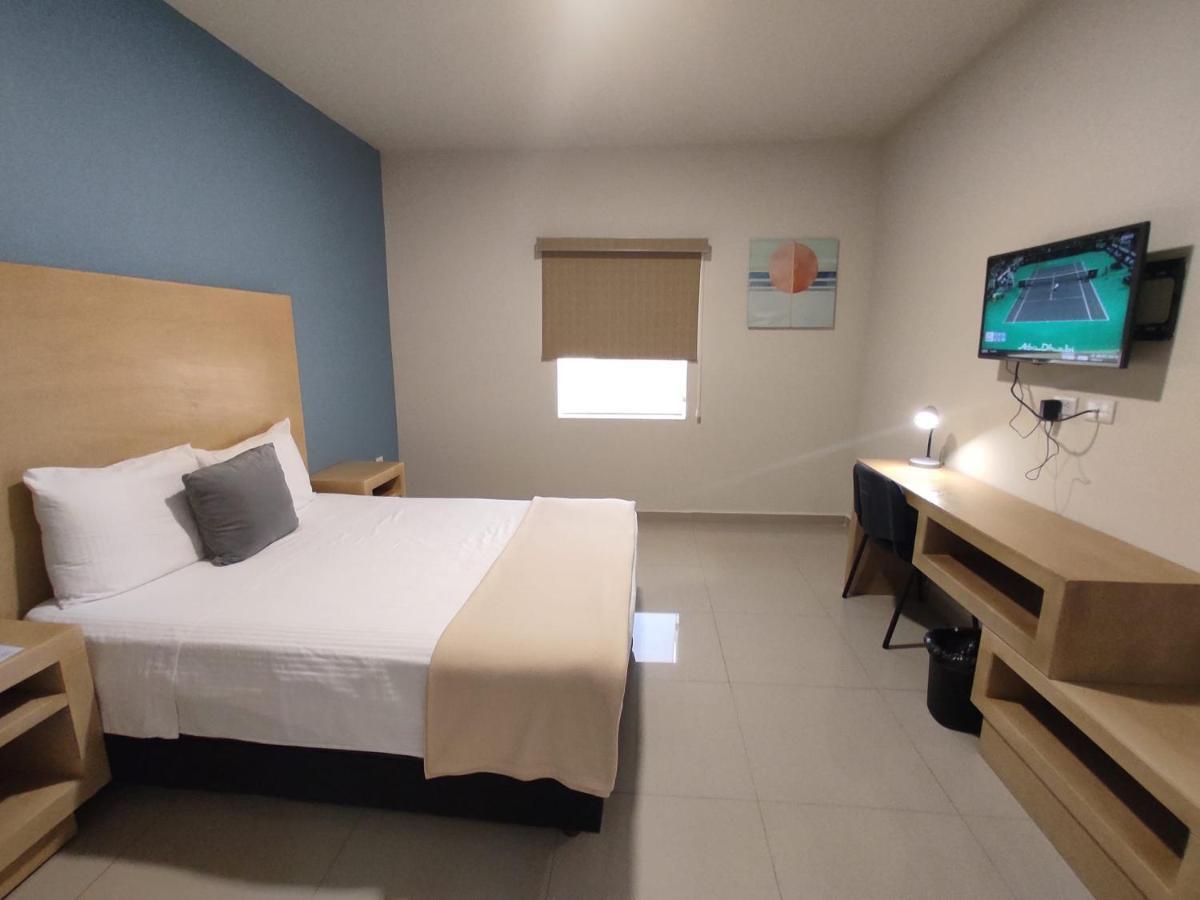 מונקלובה Capital Hotel מראה חיצוני תמונה