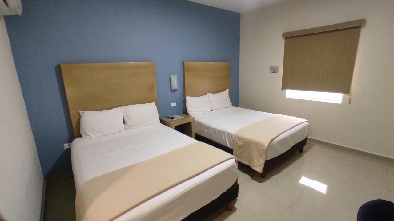 מונקלובה Capital Hotel מראה חיצוני תמונה