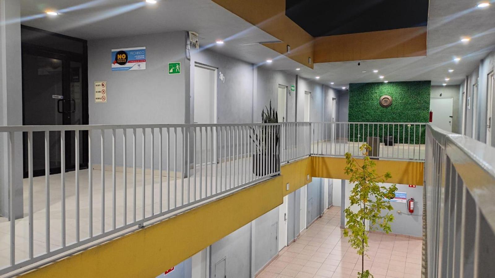 מונקלובה Capital Hotel מראה חיצוני תמונה