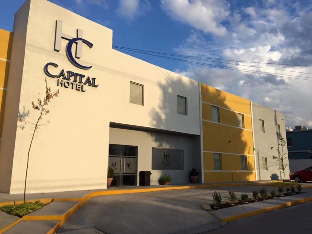 מונקלובה Capital Hotel מראה חיצוני תמונה