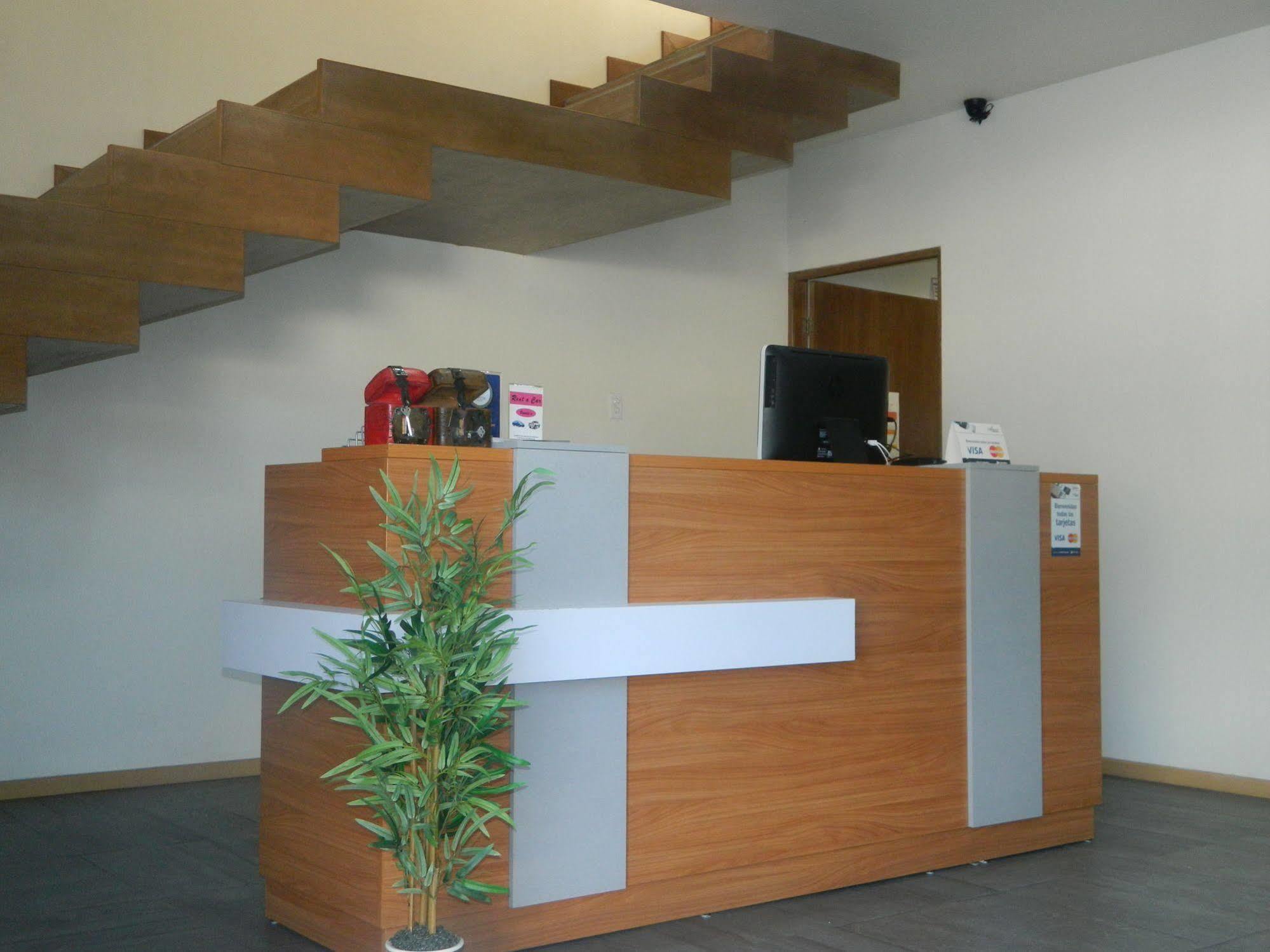 מונקלובה Capital Hotel מראה חיצוני תמונה