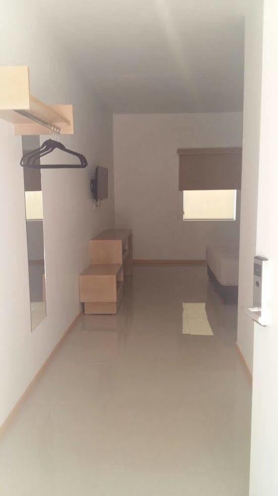 מונקלובה Capital Hotel מראה חיצוני תמונה
